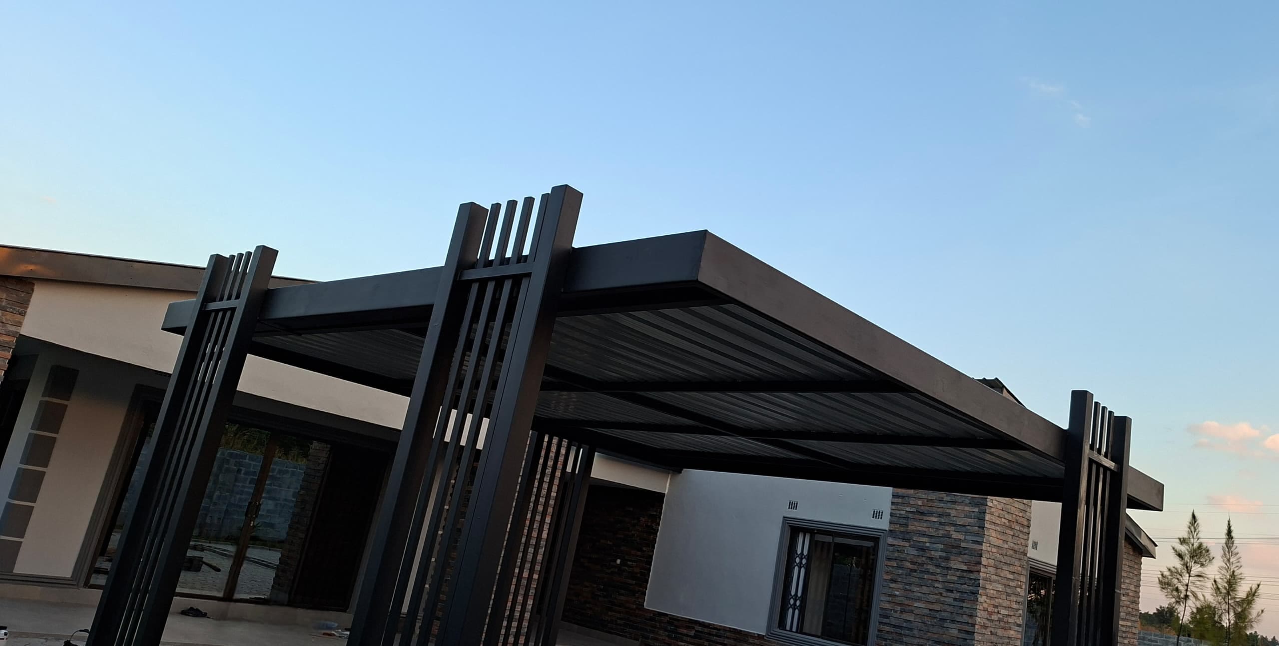 Sashitex fabrication team delivering security fencing